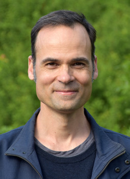 Portraitfoto Dr. Robert Essl